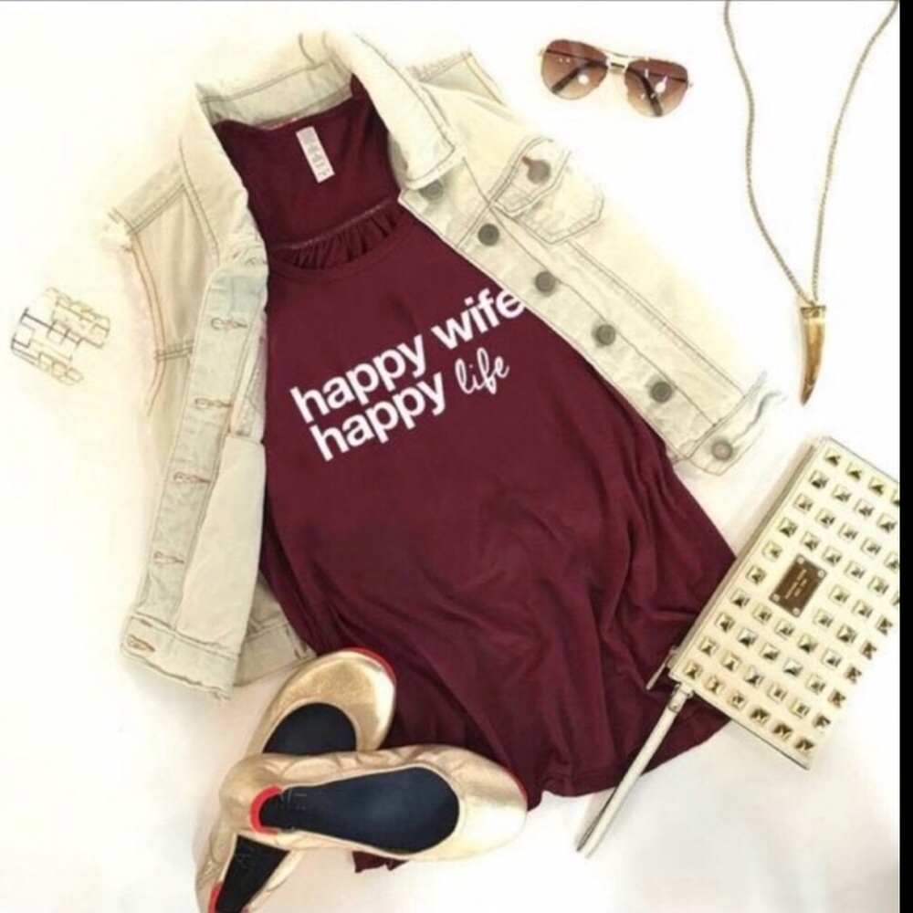 🆕 Funny & Cute Tee HAPPY WIFE HAPPY LIFE  *Last One* Size Small
